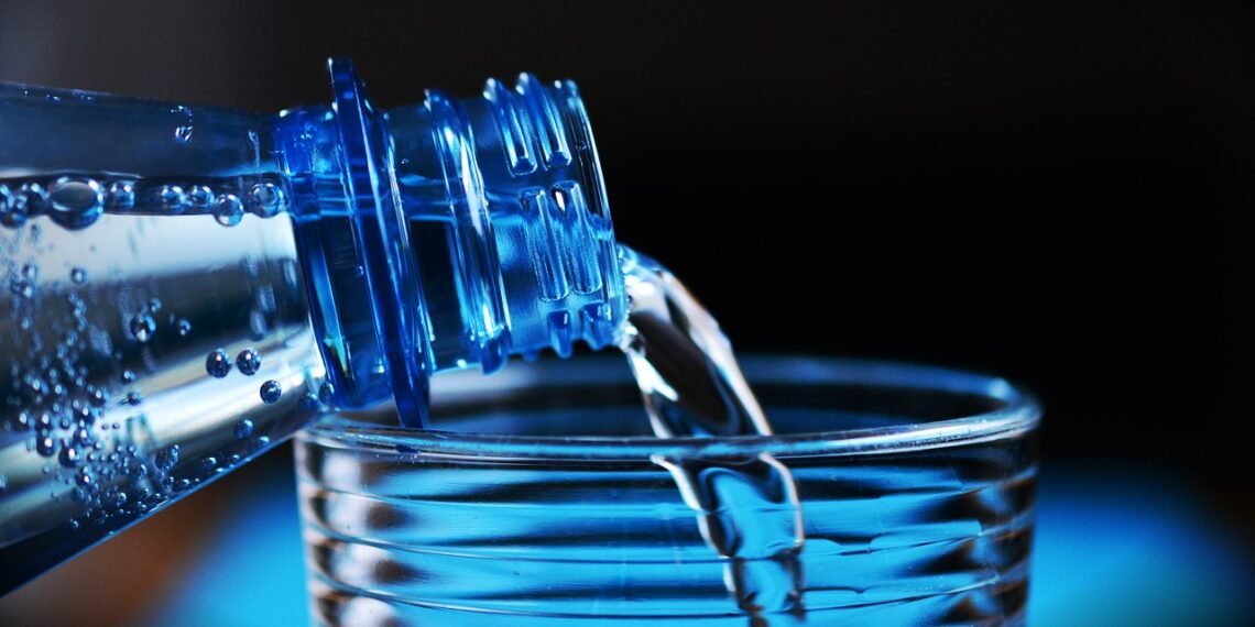 4 Alasan Penting Mengapa Kamu Harus Minum Air Putih dengan Rutin ifmama – bottle mineral water glass